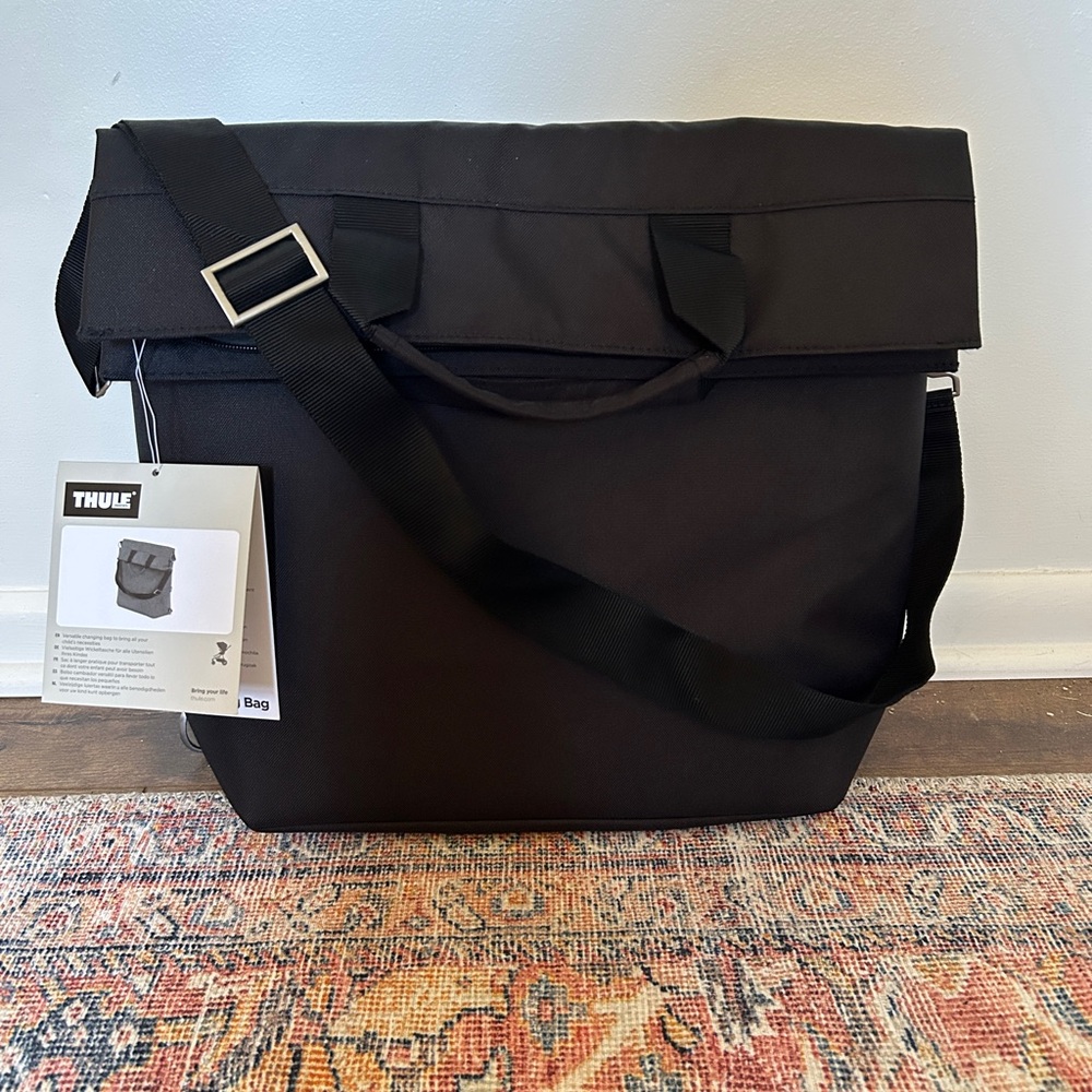 Thule Changing Bag - Midnight Black / Retail $130